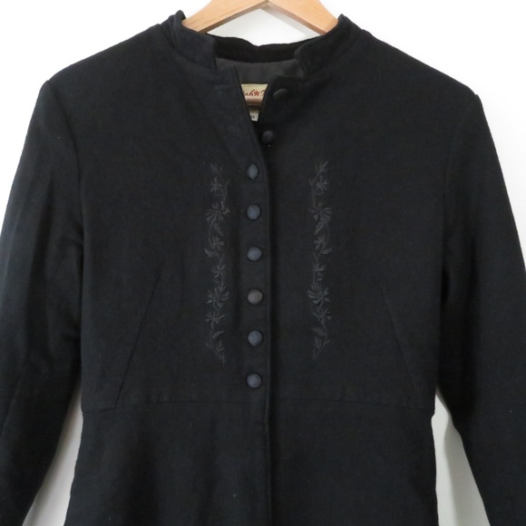 Wah Maker Western Coat - Picture 2 of 8